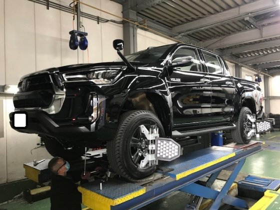 リフトアップGUN125トヨタ・ハイラックスのアライメント ハイラックス